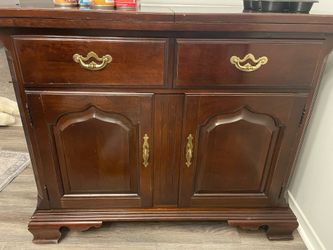 Thomasville Solid Wood Flip-Top Buffet / Server Cabinet – Expanding Top – Excellent Condition