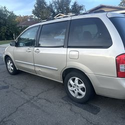 2000 Mazda MPV