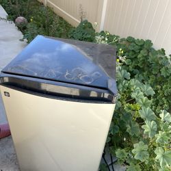 Mini Fridge 