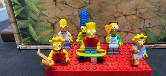 LEGO SIMPSONS: Some Minifigures from The Simpsons House
