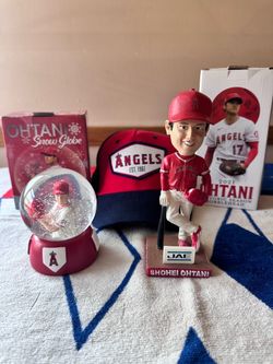 OHTANI Shohei Ohtani Angels Collectible Bundle – Bobblehead, Snow Globe & Hat. $60 for all !!!!