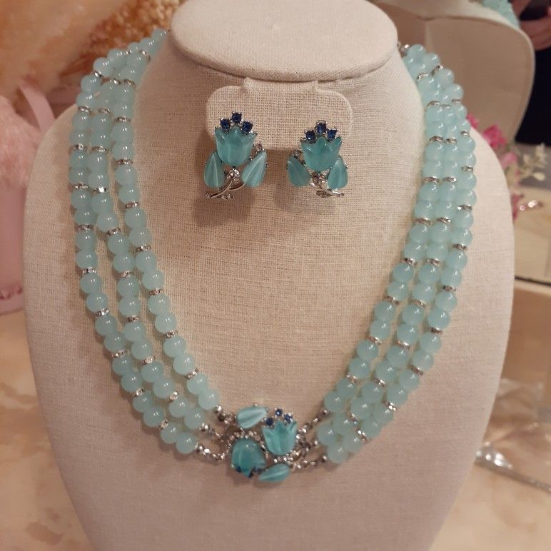 PALE BLUE VINTAGE LOOKING NECKLACE SET 