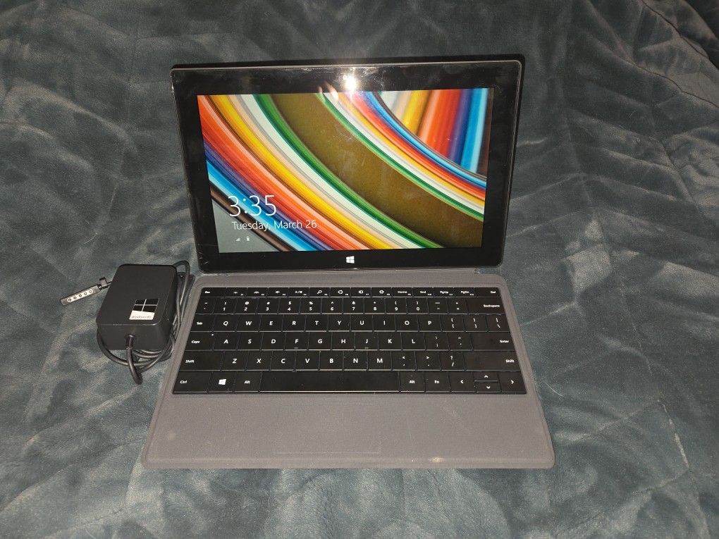 Microsoft Surface Rt 32gb Tablet With Grey Type Cover And Charger 