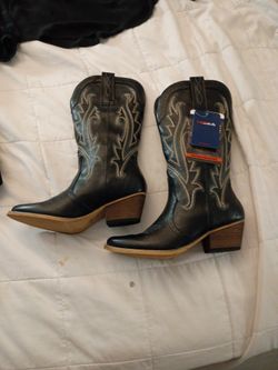 Hisea Brand New Women's Cowboy Boots