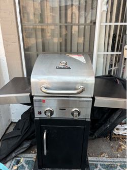 FS: CHAR-BROIL PERFORMANCE GAS GRILL. Great condition!