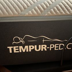 Tempur-Pedic TEMPUR-ProAdapt® Medium Hybrid Queen Mattress 