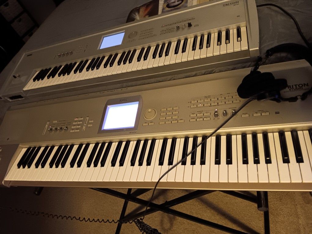 2 Korgs Triton Studio An Triton Pro Clasico