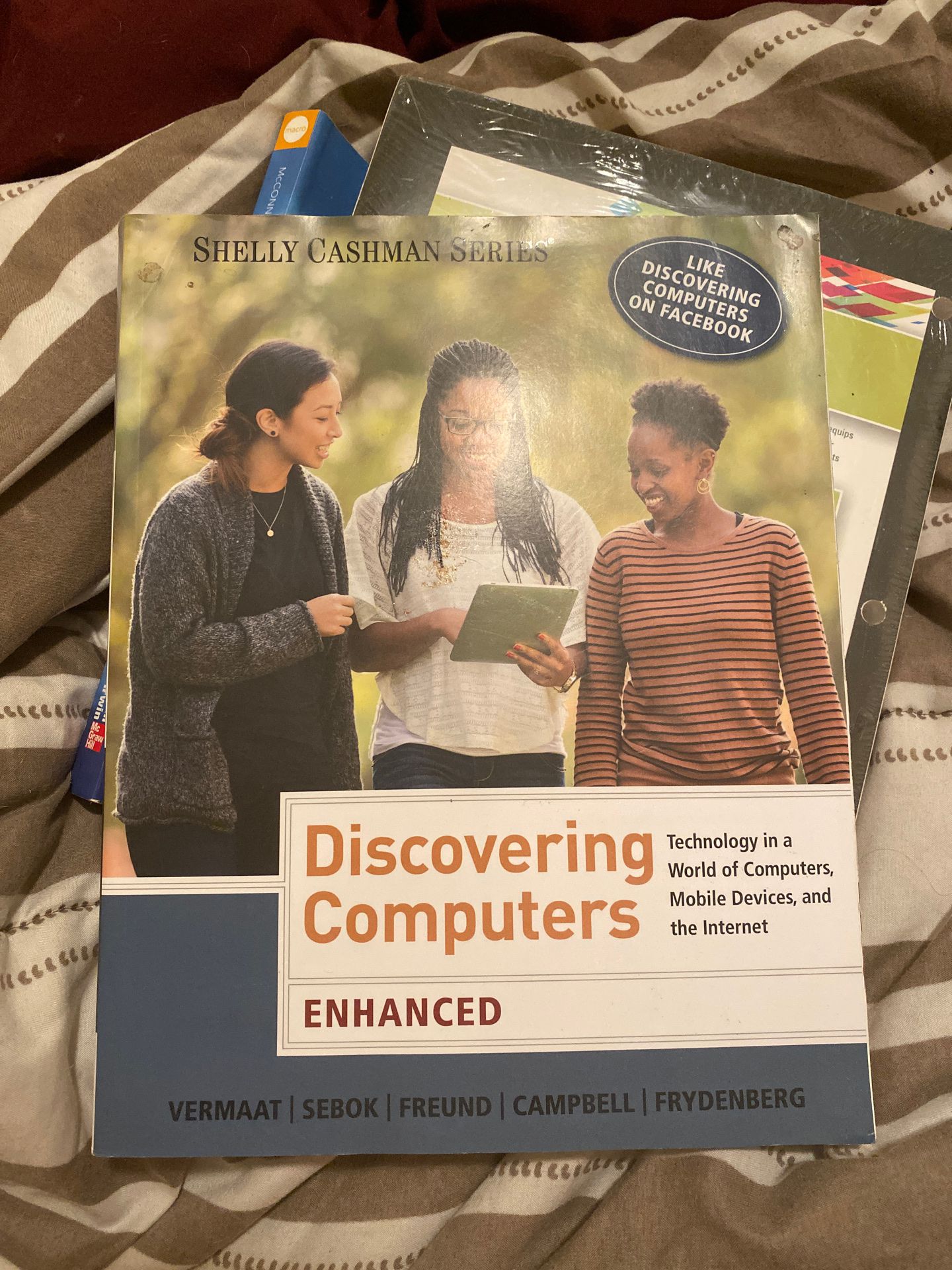 Discovering Computers Enhanced Shelly Campbell Series