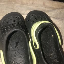 Kids Clogs. Blk &Grn   Toddler Size 8C