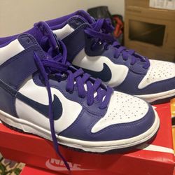 Nike Dunks Womens Size 6 Varsity Purple 