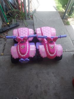 1 Minnie Mouse Scooters