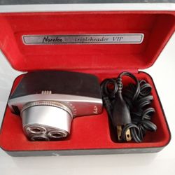 (Vintage) Portable Shaver W Charger 1980s $25 