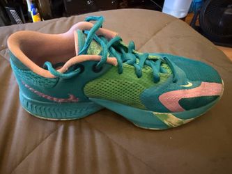 Nike freak 4 size 5y
