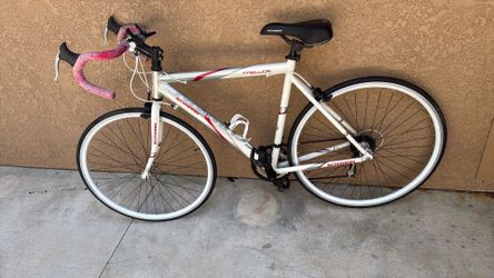 Aluminum bike, 100% with a very very little use everything original everything is super good bro Name Is swing Aluminum bike, 100% with a very very li