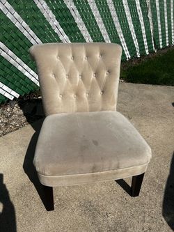 Tufted Accent Chair