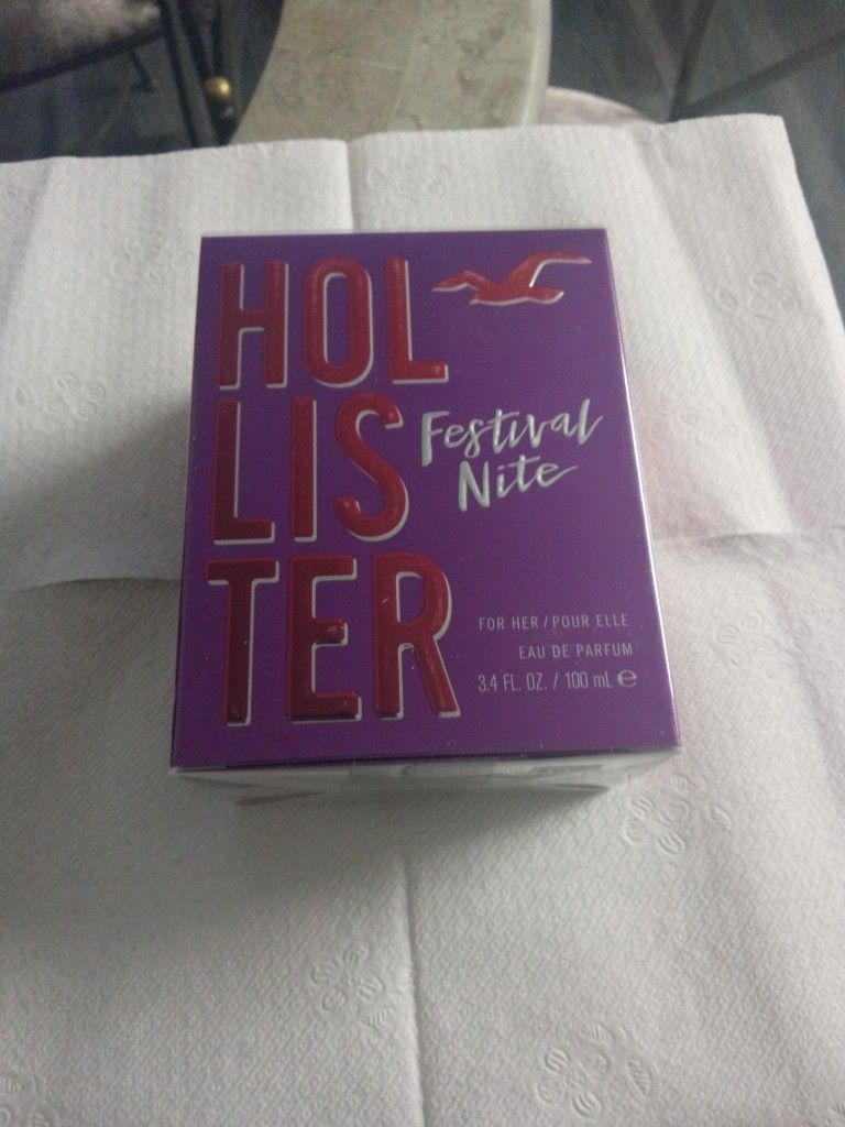 HOLLISTER FESTIVAL NITE