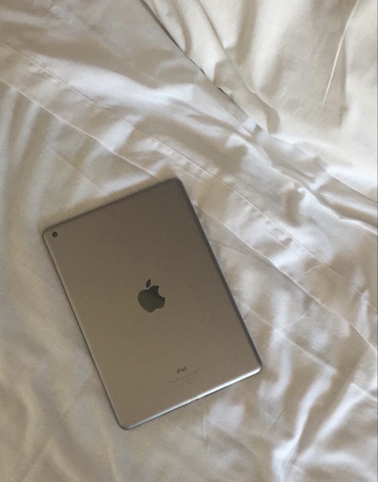 iPad 9th Generation Silver(FOR PARTS)