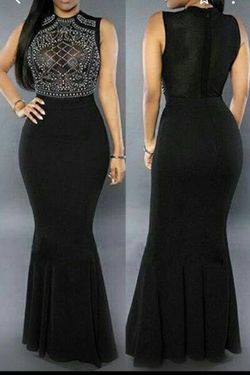 Chic Fashion black dress.