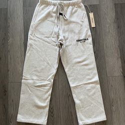 🔥 FEAR OF GOD ESSENTIALS HOODIE – LIGHT OATMEAL – SIZE XXS (NEW)