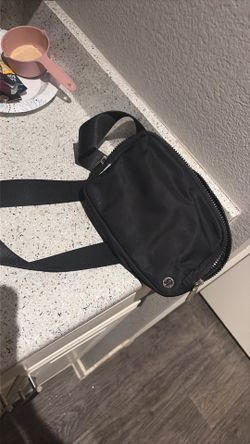 Lu Lu lemon Fanny pack