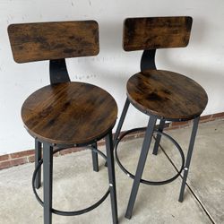 2 Stools / High Chairs 