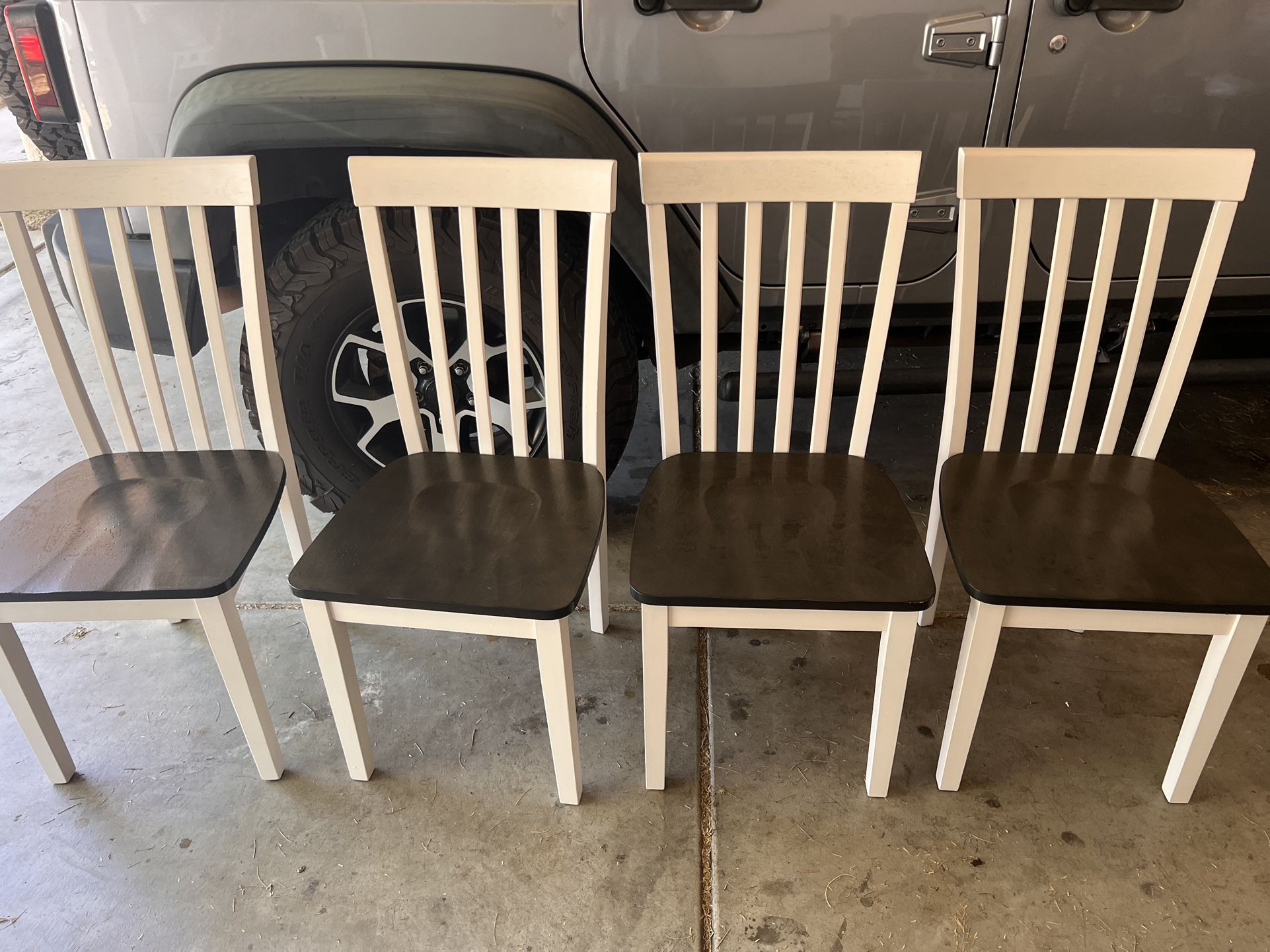 White Wooden Table And 4 Chairs 