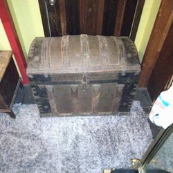 1800 Metal And Oak Chest Thumbnail