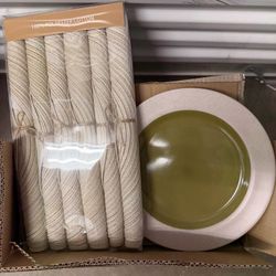 New EOXIMUR 6-Piece Dinner Set – Plates + Placemats – $25  