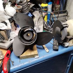 Omc Cobra Prop 15X17