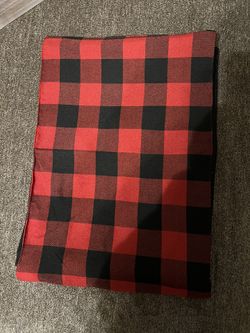 Table Runner And Four Cloth Napkins