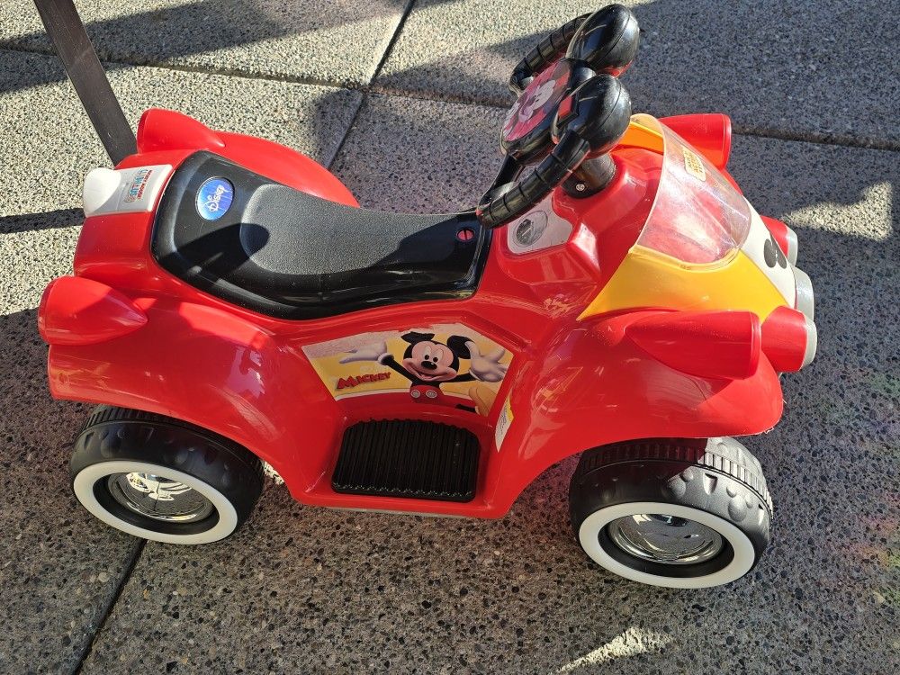 Free Pushing Riding Car NOT ELECTRIC