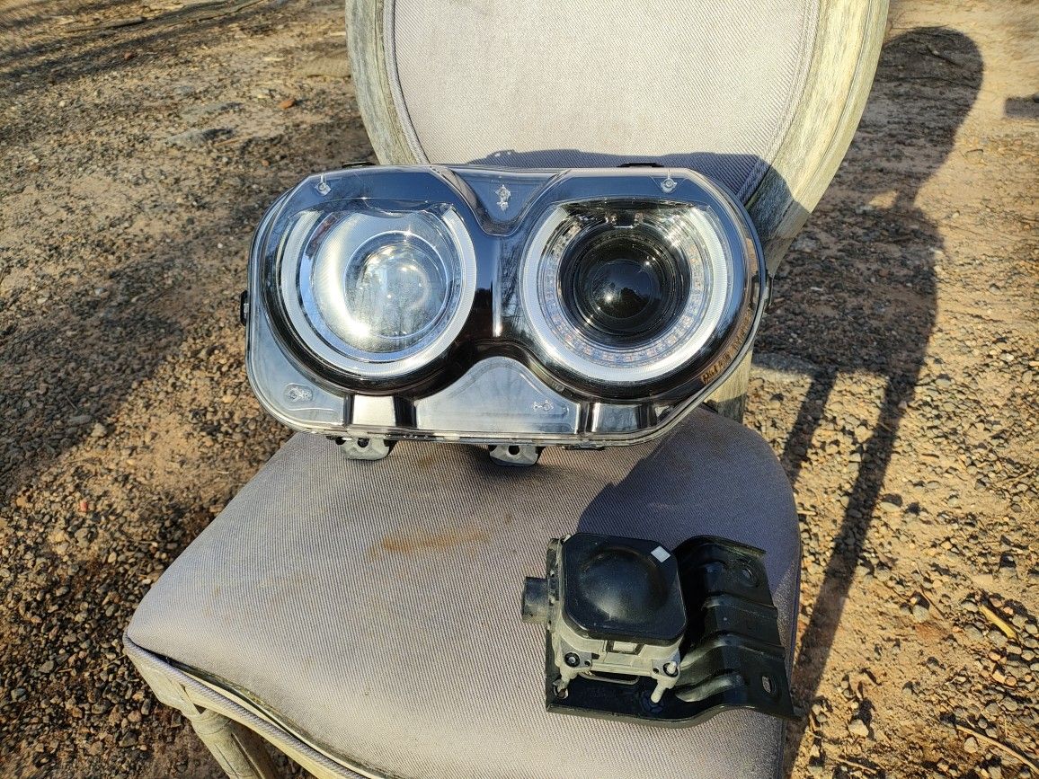 2015 To 2019 Dodge Challenger OEM Passenger Side Headlight