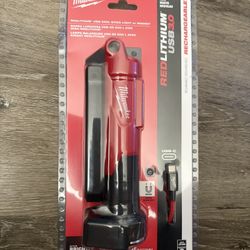 Milwaukee 550 Lumen USB Stick Light With Magnet 