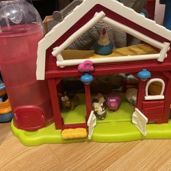 B. toys - Interactive toy red barn - Musical Fun Farm