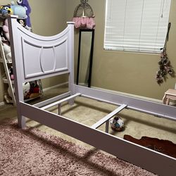 Twin bed for free PENDIND pick up