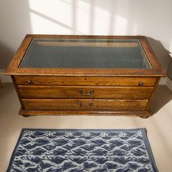 Lexington Furniture Collector’s Cocktail Table