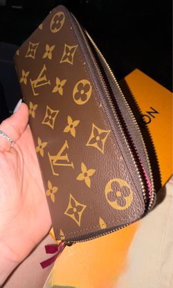 Lv monogram zippy wallet like new condition