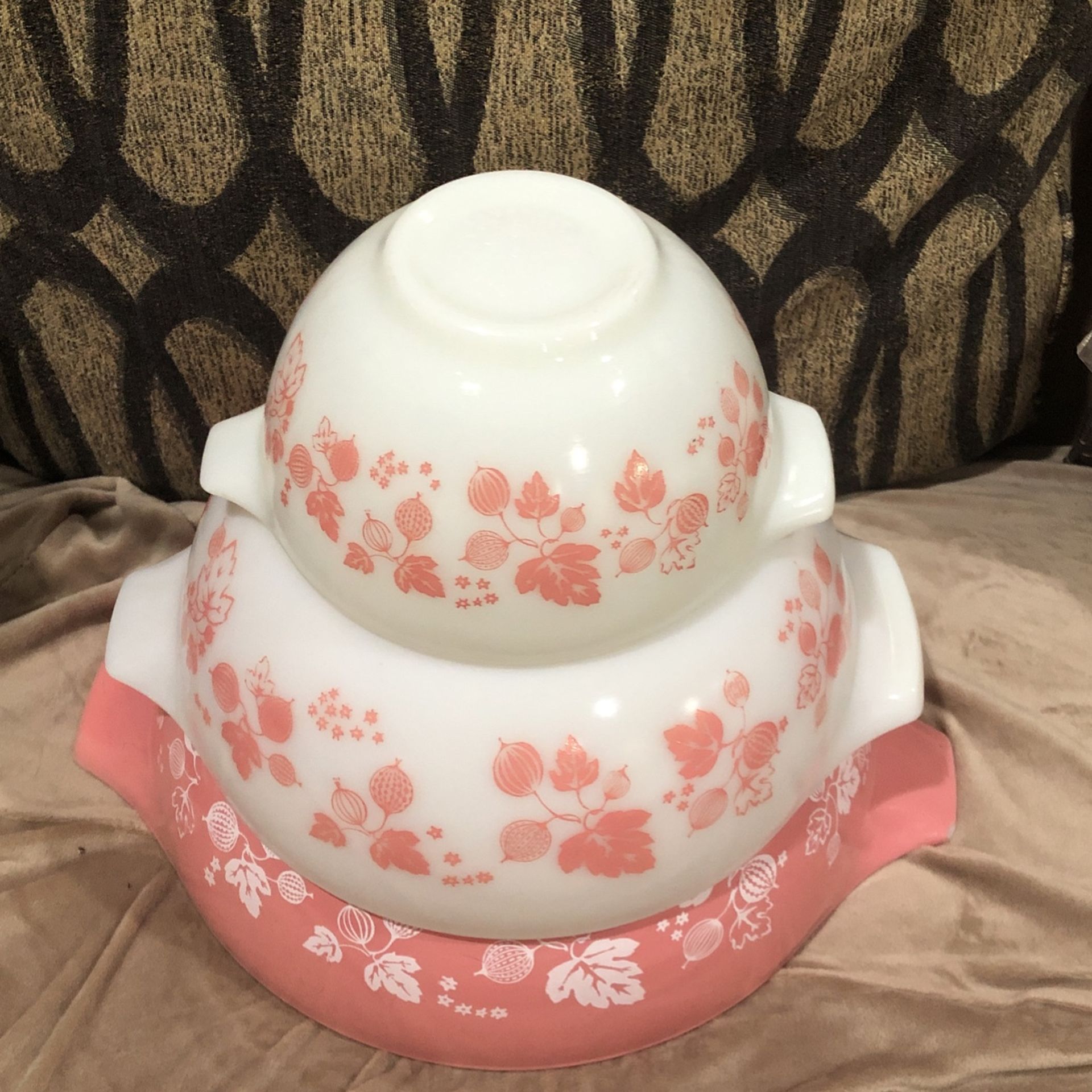 Vintage  Pyrex 3  Piece  Pink & White Gooseberry  Oven Ware Bowls / Mixing Bowls