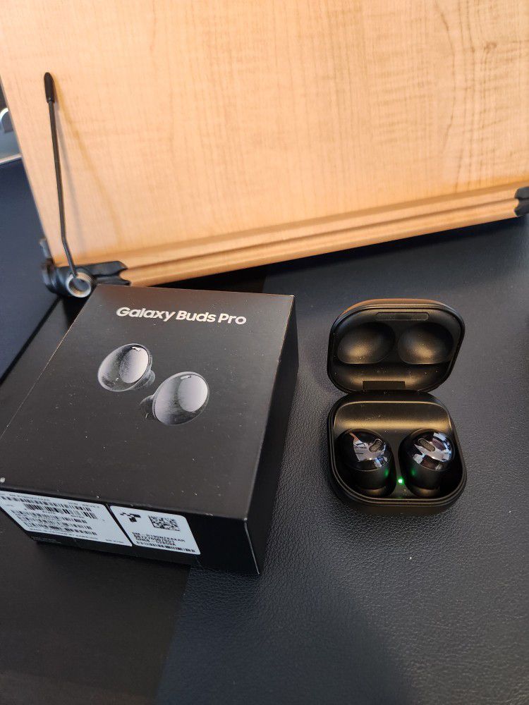 Noise Cancelling Galaxy Buds Pro With All Accessories
