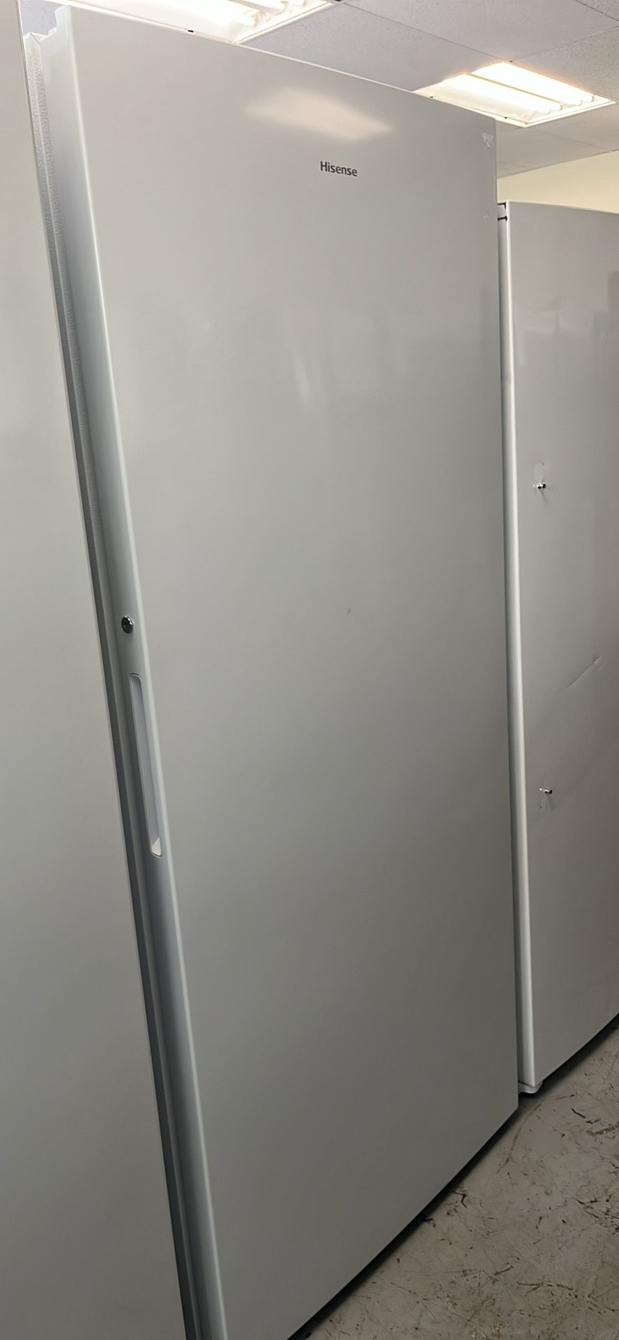 💥Great Deal💥 Hisense 21.2 cu. ft. Garage Ready Frost Free Convertible Upright Freezer in White