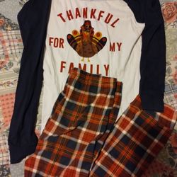 Piyama De Niño Size 16 En Buenas Condiciones $8