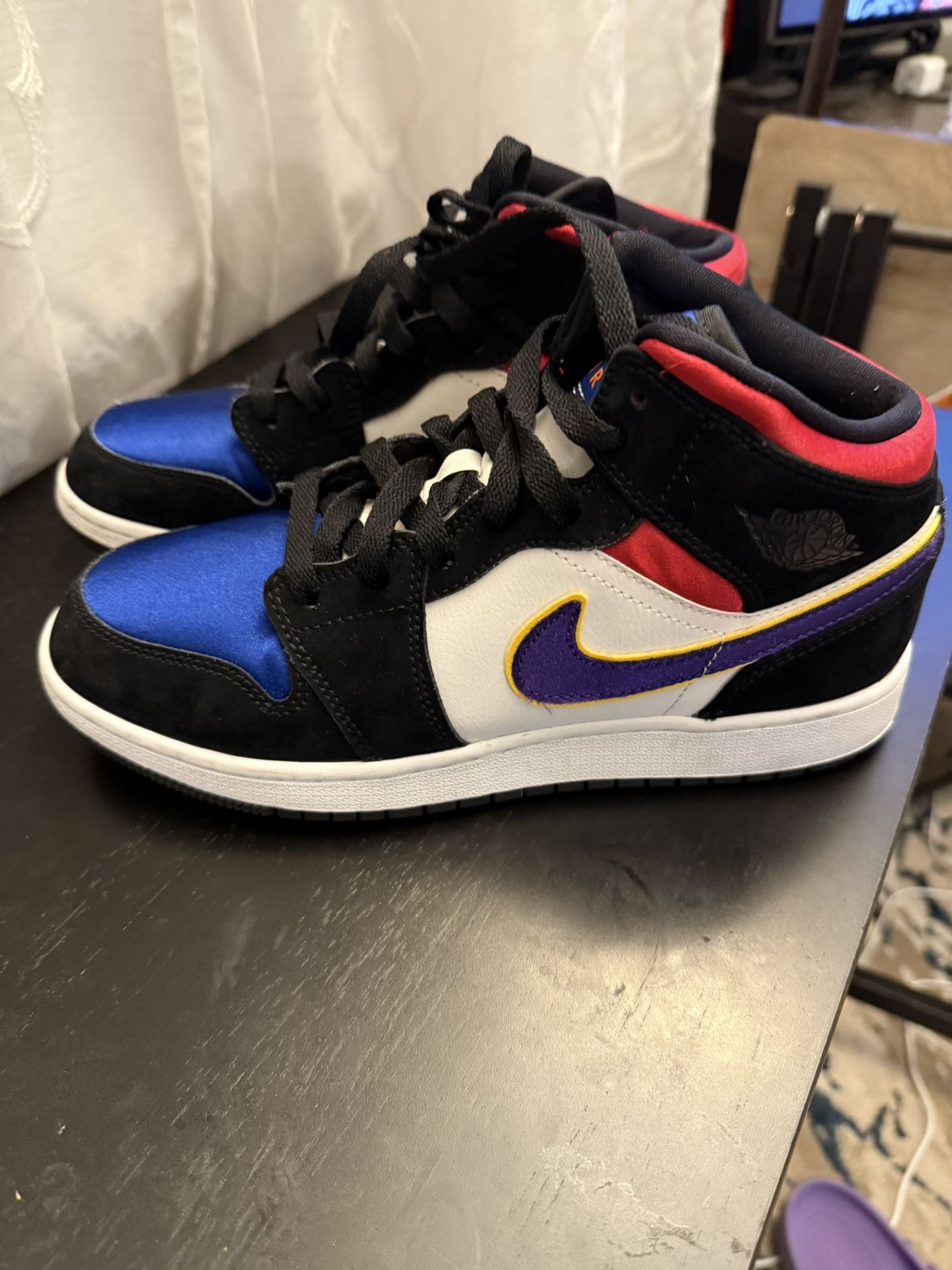 Jordan Nike Air 1 MID SE GS Youth 