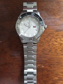 Gucci watch $600 brand new still like new $400