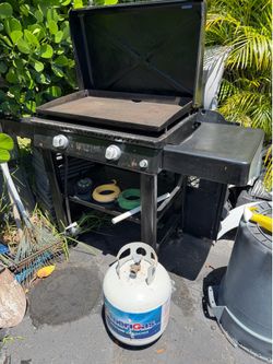 Blackstone grill  + full propane tank
