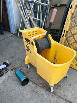 Mop bucket