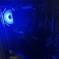 Rtx 5070 AMD 7700x 32G DDR5 1TB RGB With a screen gaming BEAST!