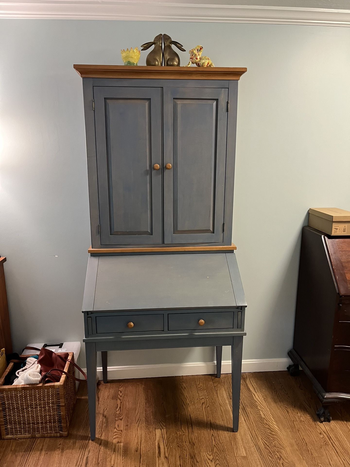 Ethan Allen Country Colors Secretary Desk Hutch