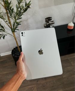 Apple iPad Pro Large Silver Tablet