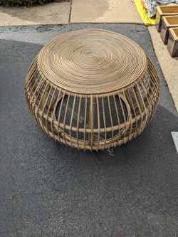 Rattan coffee table/ottoman