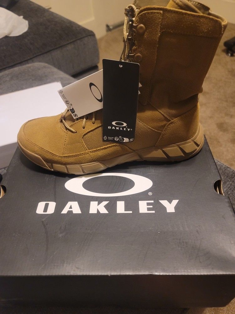 Oakley Boots